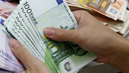 Fost deputat PNL de Bacău, reţinut. A cerut şi primit mită 270.000 de euro când era parlamentar