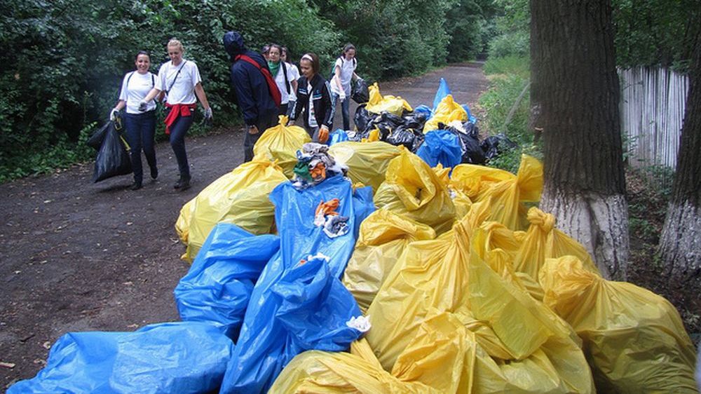 Cine sunt vedetele care se alătură campaniei de strângere de fonduri “Let`s Do It, Romania!”