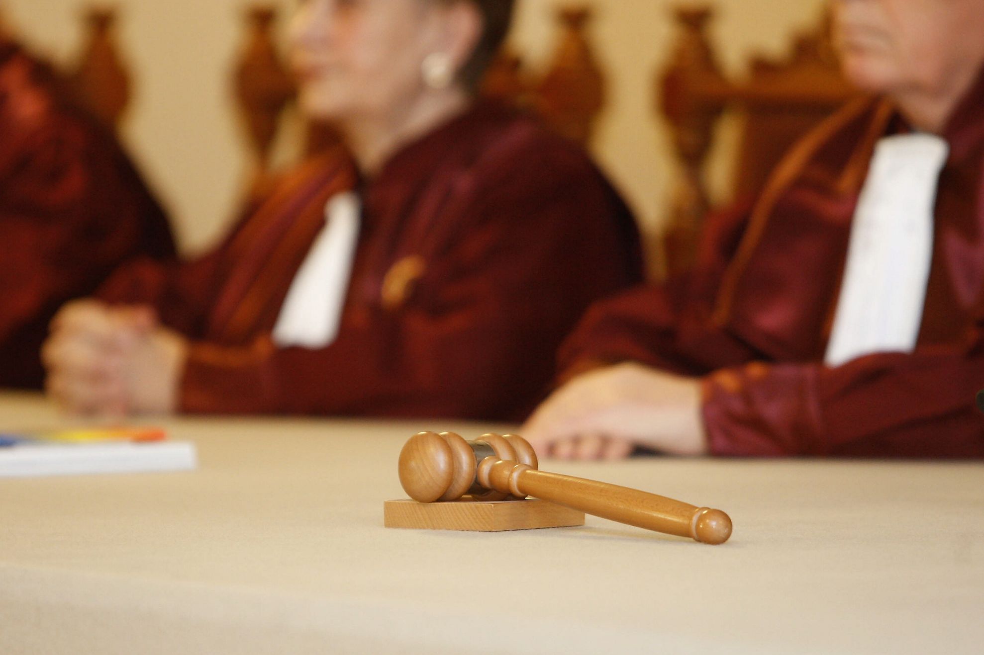 CCR amână decizia pentru sesizarea privind impozitarea bacșișului. Când se va pronunța