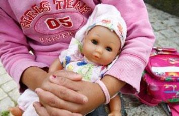 Caz cutremurător în Olt: o fată de 13 ani, violată la şcoală. Eleva este însărcinată