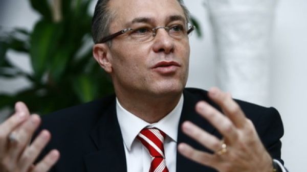 Diaconescu, despre deplasarea lui Ponta la Baku: Pune România într-o ipostază pe care nu ne-o doream