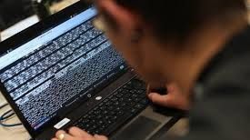 Alertă pe piaţa bancară! Un nou virus face victime. Reacţia SRI