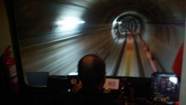 Un bărbat s-a aruncat în faţa metroului, în staţia Eroii Revoluţiei  