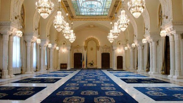 1 iunie. "Ziua Porților Deschise", la Cotroceni. Iohannis, asaltat de cei aproximativ 300 de copii 