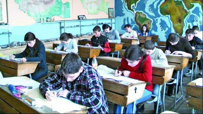 Prea mulţi elevi abandonează şcoală. Cum vrea Guvernul să reducă acest fenomen