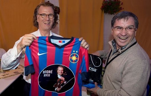Clubul Steaua i-a făcut o surpriză violonistului olandez Andre Rieu