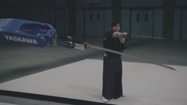 Un maestru samurai, umilit de un robot! Ce a făcut cu o sabie te va îngrozi