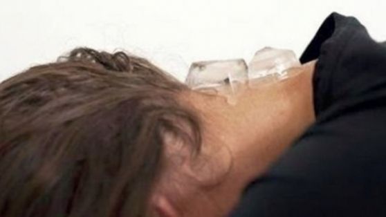 Cum te poţi răcori instant cu un singur cub de gheaţă. Este cea mai simplă metodă