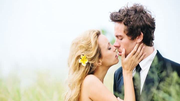 De ce sărutăm cu ochii închişi? Explicaţia unui psiholog