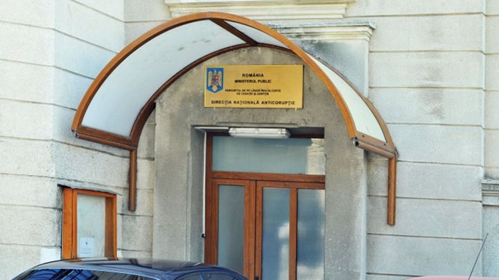 Avocata lui Victor Ponta a mers, luni dimineaţă, la DNA