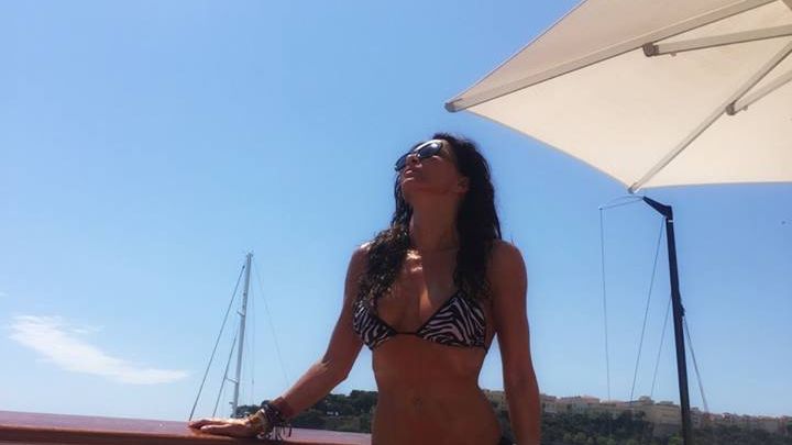 Mihaela Rădulescu, poze incendiare pe Facebook: a apărut aproape dezbrăcată. "Eşti enervant de hot!"