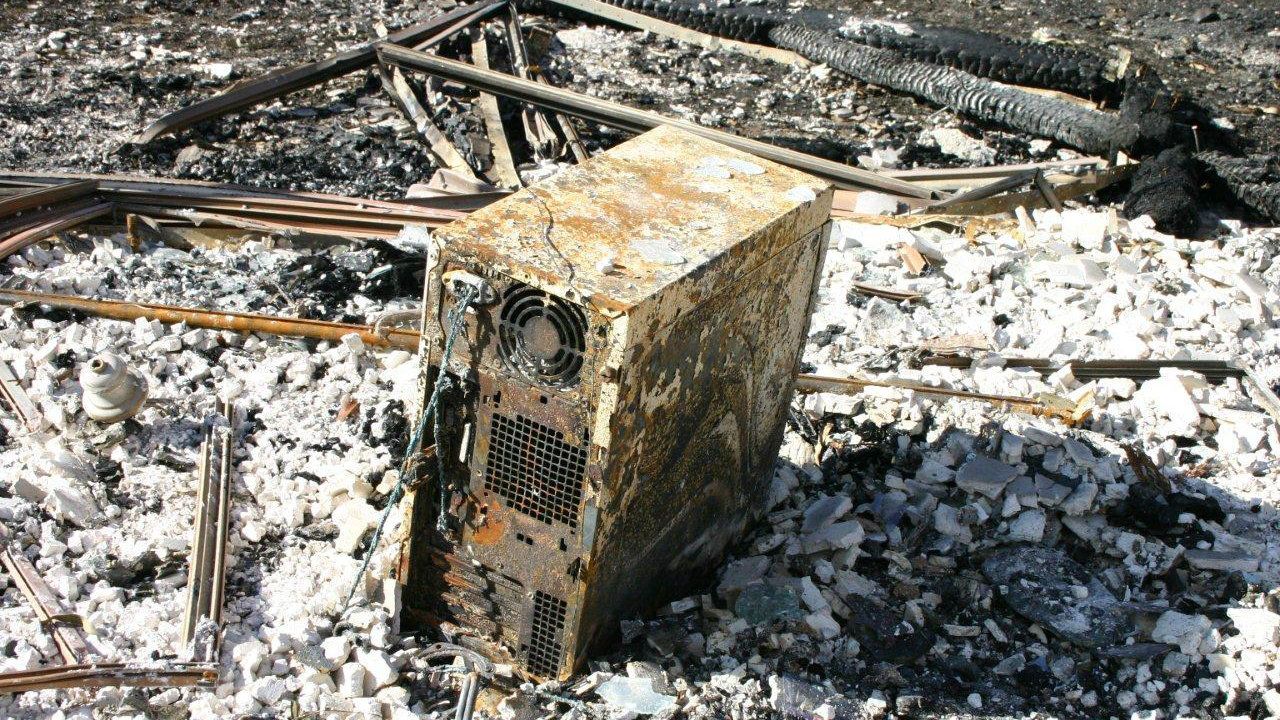 Aici e sfârșitul electronicelor tale! De la calculatoare la telefoane, aici e sărăcia extremă!