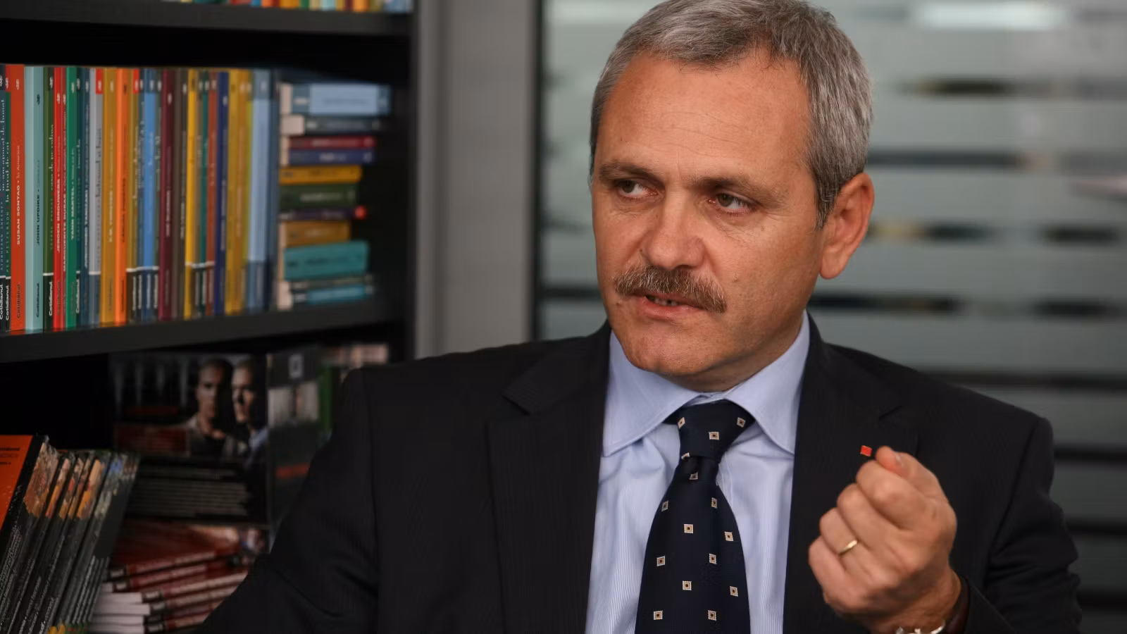 Dragnea: ,,Eu nu sunt pervers. Vin cu mâna întinsă şi sper să nu primesc pietre!"