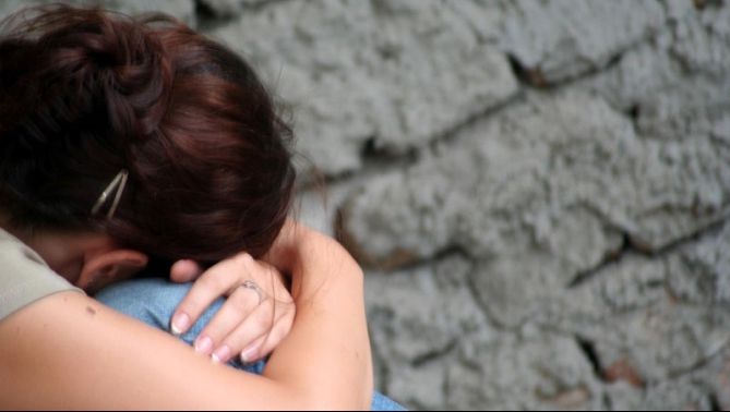 Suceava: A violat o fată de 16 ani într-un internat. După aceea, a dispărut