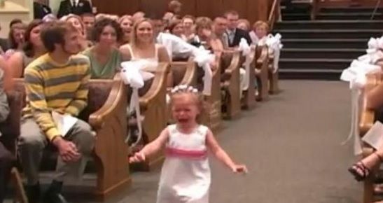 Când fetiţa a avut o "cădere nervoasă", tatăl a salvat ziua într-un mod adorabil!