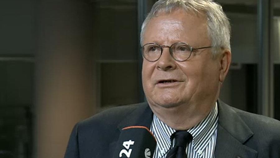 Social-democrat german: Dacă Merkel oferă bani Greciei, problema ei va fi dublă