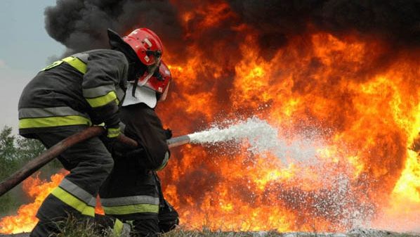 Incendiu la o fabrică de produse chimice. Trei persoane au murit și patru au fost rănite