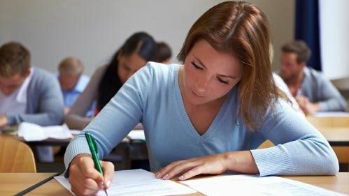 BAC 2015. Absenteism record la examenul de bacalaureat. Mulţi absolvenţi şi-au făcut alt program 