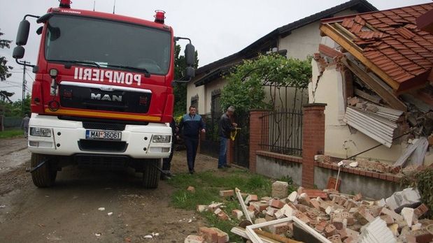 Tragedie la Constanţa. O persoană prinsă sub dărămături, după ce o clădire s-a prăbuşit