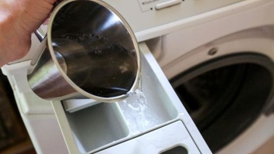 A pus oţet peste rufele din maşina de spălat. Iată de ce a făcut asta 