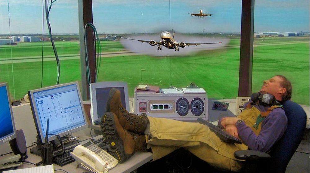 Controlor de trafic aerian american, beat mort şi adormit în timpul serviciului