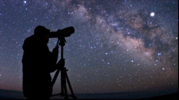Fenomen spectaculos pe cerul României, azi-noapte