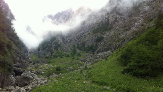 Misterele Văii Albe din Bucegi! Ce se întâmplă în locul care dă peste cap aparatele foto