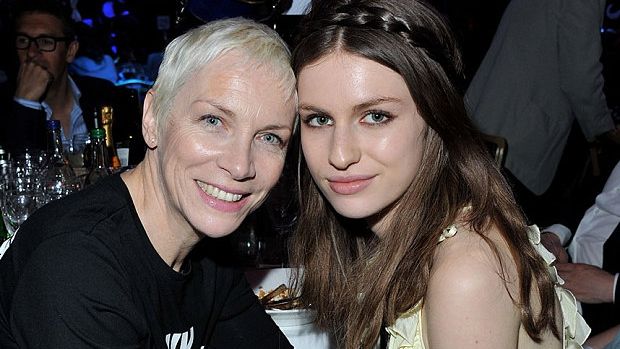 Dramă în familia cântăreţei Annie Lennox. Fiica sa, implicată într-un grav accident nautic