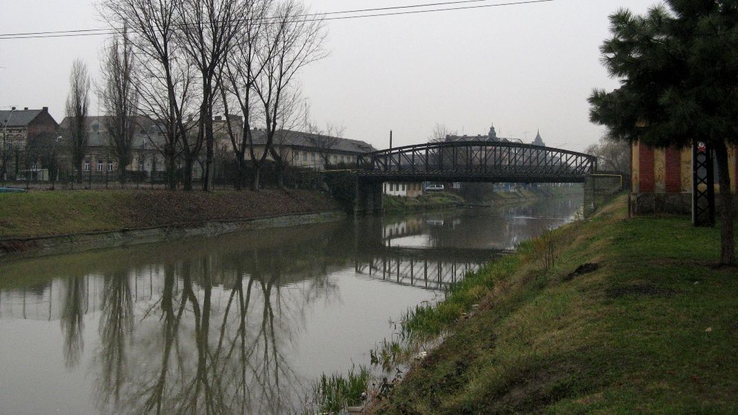 Timişorean de 25 de ani, găsit mort pe malul râului Bega, cu un colier autoblocant în jurul gâtului