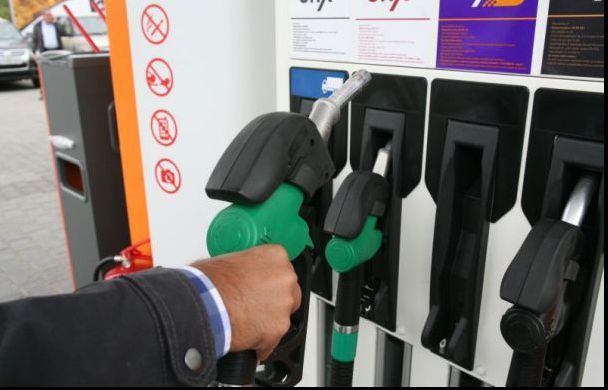 Efectul petrolului ieftin: motorina coboară sub 5 lei pe litru!
