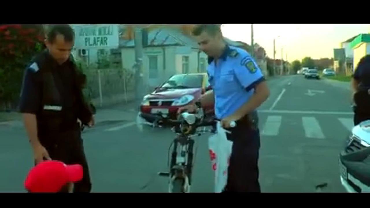 ŞOCANT Cine sunt poliţiştii violatori: unul dintre ei este cel care a LOVIT un biciclist şi a fugit