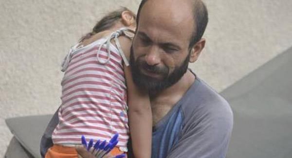 Fotografia înduioşătoare care a schimbat viaţa unei familii de refugiaţi sirieni