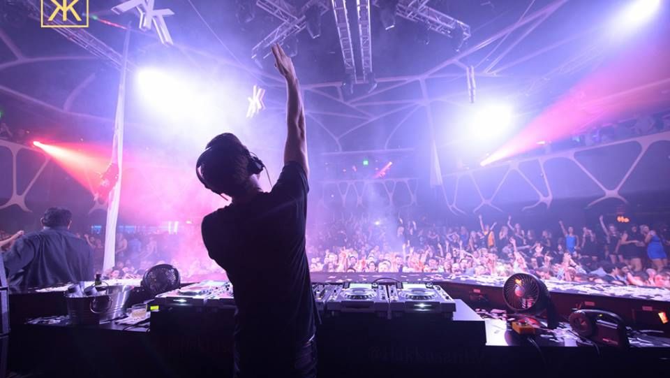 El este cel mai bine plătit DJ din lume. Câţi bani a câştigat într-un an