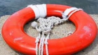 Descoperire fabuloasă în lac. Ce a găsit o fată de 16 ani în timp ce înota. Ar putea rescrie istoria