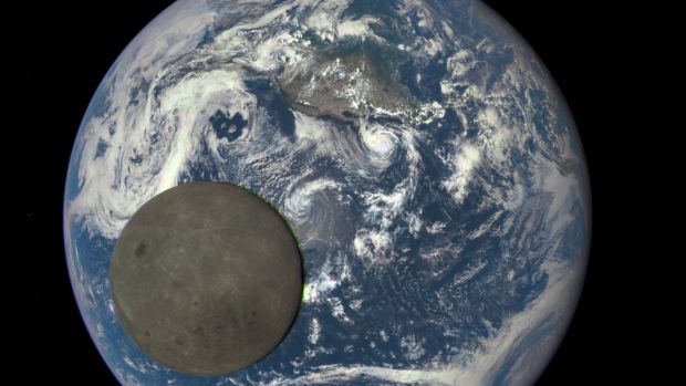 Partea întunecată a lunii, fotografiată de NASA. Detalii uluitoare nevăzute de pe Pământ
