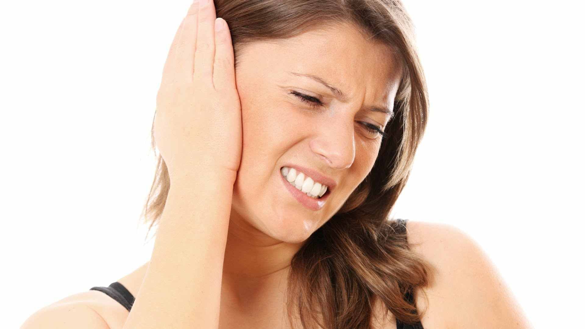 Şi-a turnat în ureche două picături de oteţ şi ulei de mere. Ceva minunat s-a întâmplat