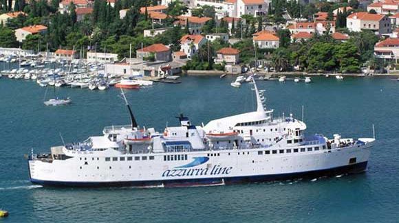 O româncă s-a sinucis în Franța, după ce s-a aruncat de pe un feribot