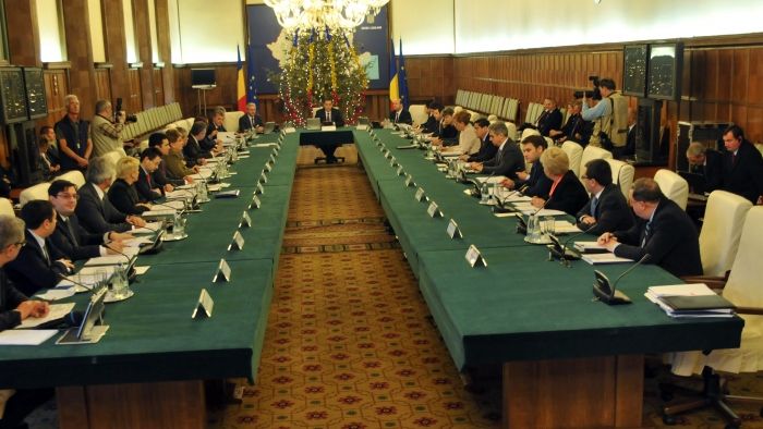 Întrebările deputaţilor pentru Guvern. Printre teme: fertilizarea in vitro, gunoiul sau cerşetoria