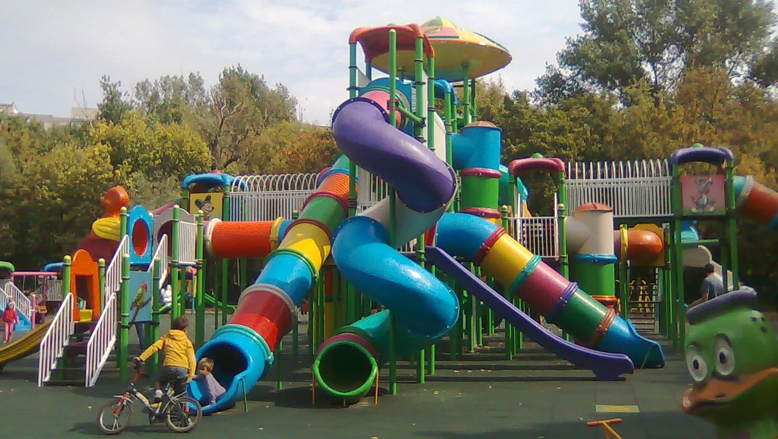 Peste 2,7 miliarde de lei, cheltuite în București pentru parcuri, spații verzi și locuri de joacă