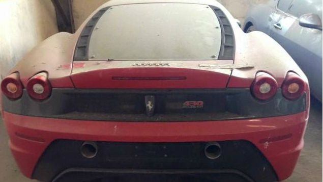 Orice şofer şi le-ar dori. Unde zac 144 de maşini de lux noi, părăsite