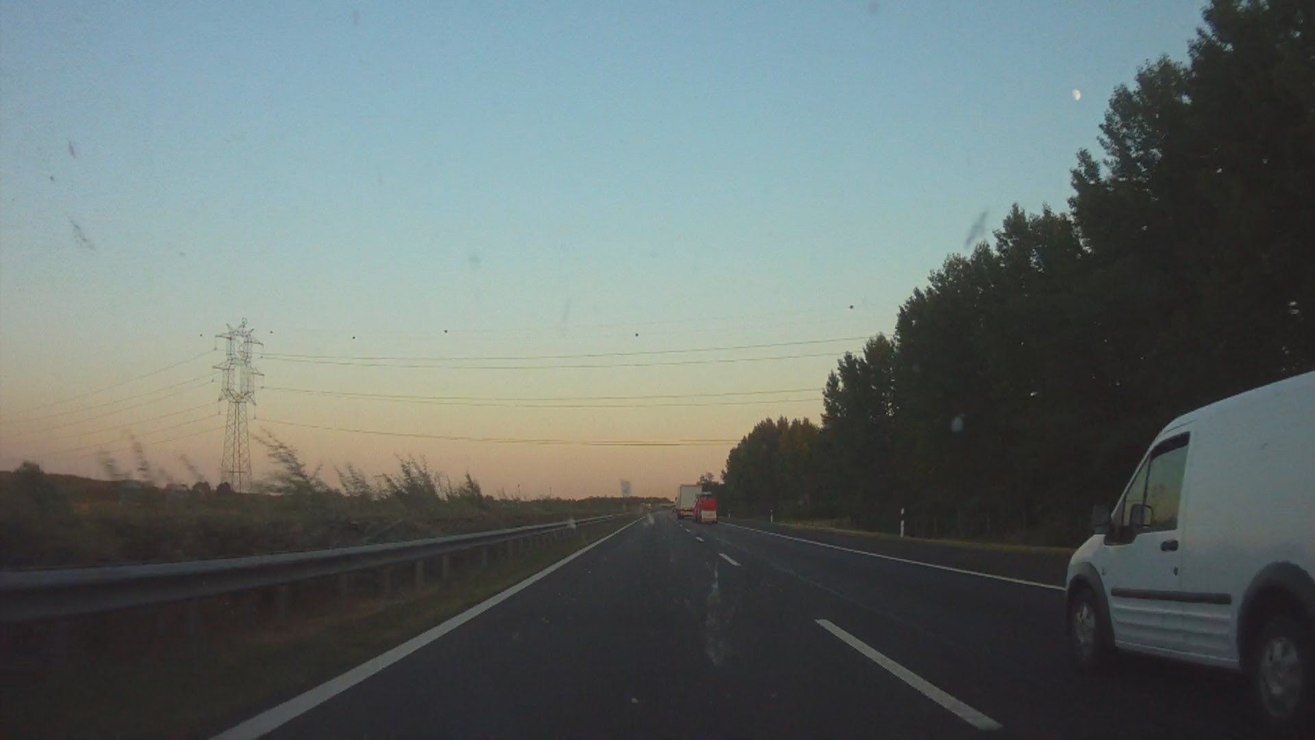 10 răniți după ce o camionetă cu refugiați sirieni condusă de un român s-a răsturnat, în Ungaria