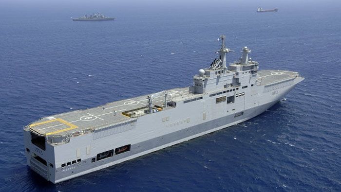 Rusia vrea să construiască un portavion nuclear. Ce legătură au navele franceze Mistral