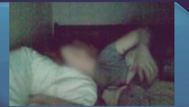 A primit pe mail poze făcute cu webcam-ul propriului laptop, de un hacker. Ce a urmat