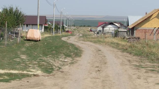 Bătaie de joc! Tobogan, la preţ de garsonieră, într-un oraş din România care nu are apă