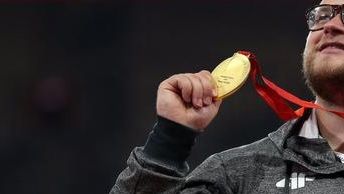 Un celebru sportiv şi-a plătit cursa cu taxiul cu o medalie de aur. Ce s-a întâmplat apoi