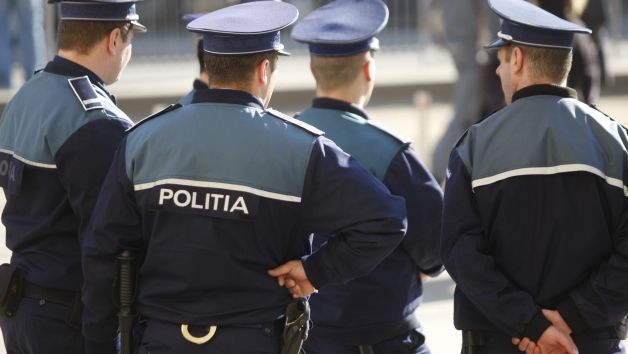 Minoră de 15 ani, violată de doi poliţişti! Fata fugise dintr-un centru de plasament! 