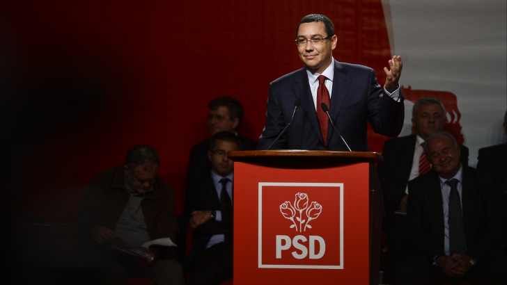 Imagini rare. Victor Ponta, într-o cramă, fotografiind sticle de vin alături de premierul Georgiei