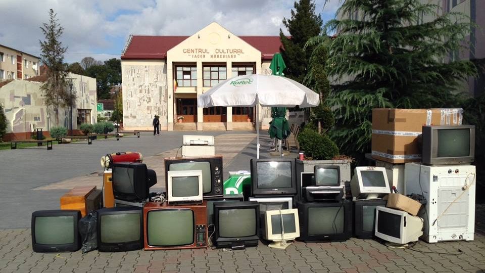 STUDIU: ce fac românii cu telefoanele, televizoarele sau frigiderele stricate