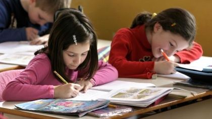 Guvernul desființează 21 de unități școlare în Olt 