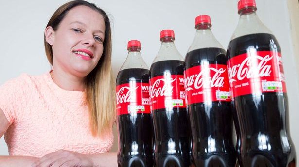 Obişnuia să bea 4 litri de Coca Cola pe zi. Ce s-a întâmplat când s-a oprit. "Mă durea groaznic"